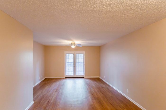 Living area in Pine Highland Apartment Homes