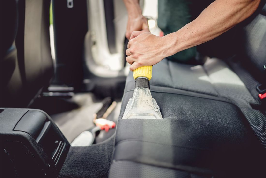 pulizia tappezzeria interni auto