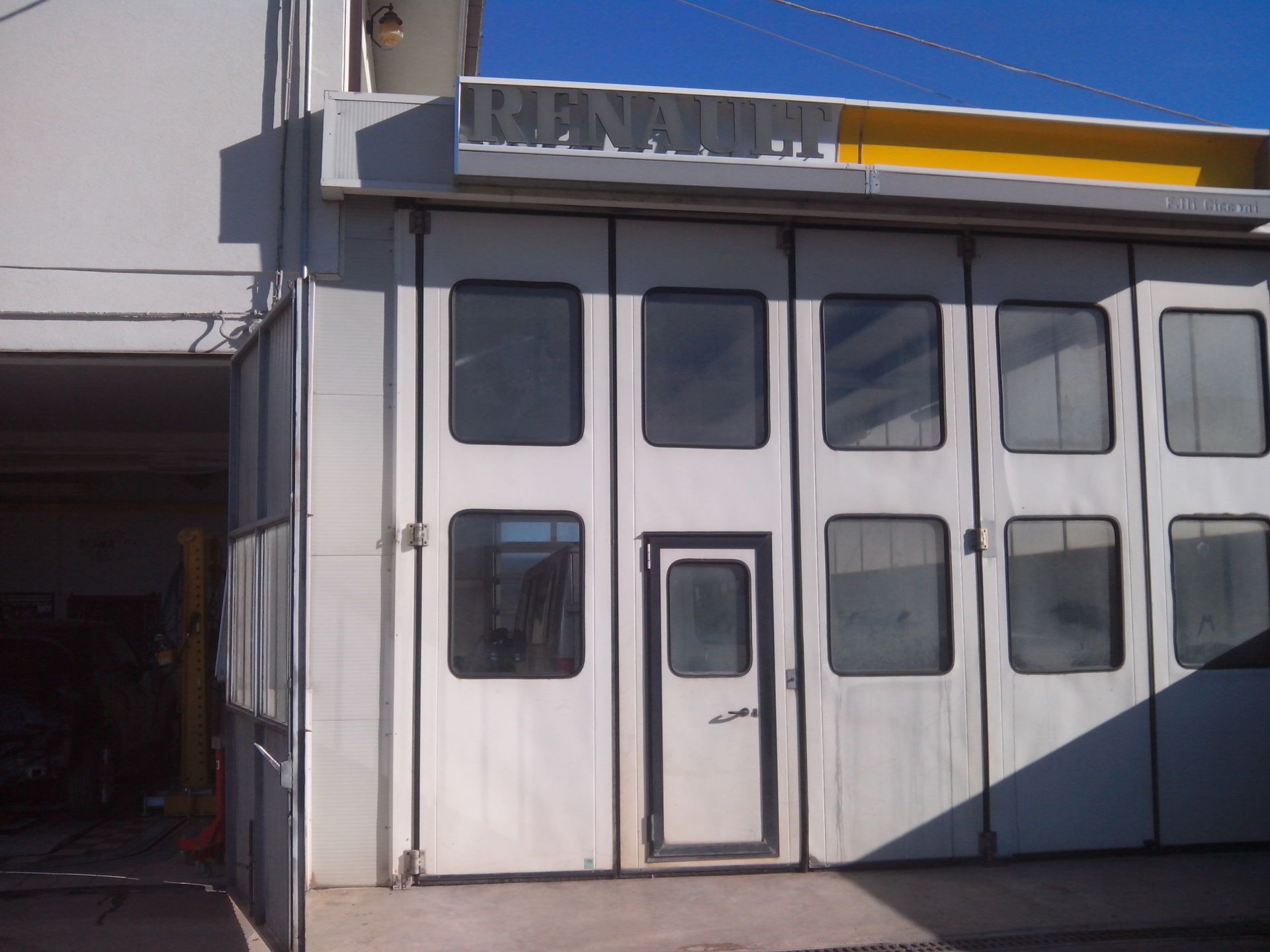 vista officina dall'esterno