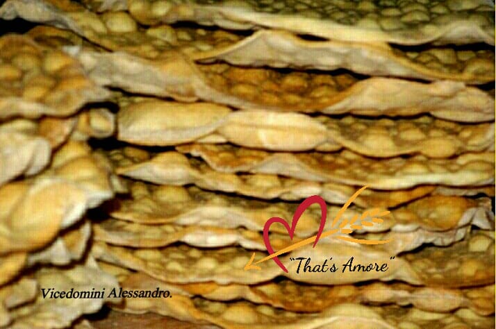 ampia scelta di pane esposto nel bancone