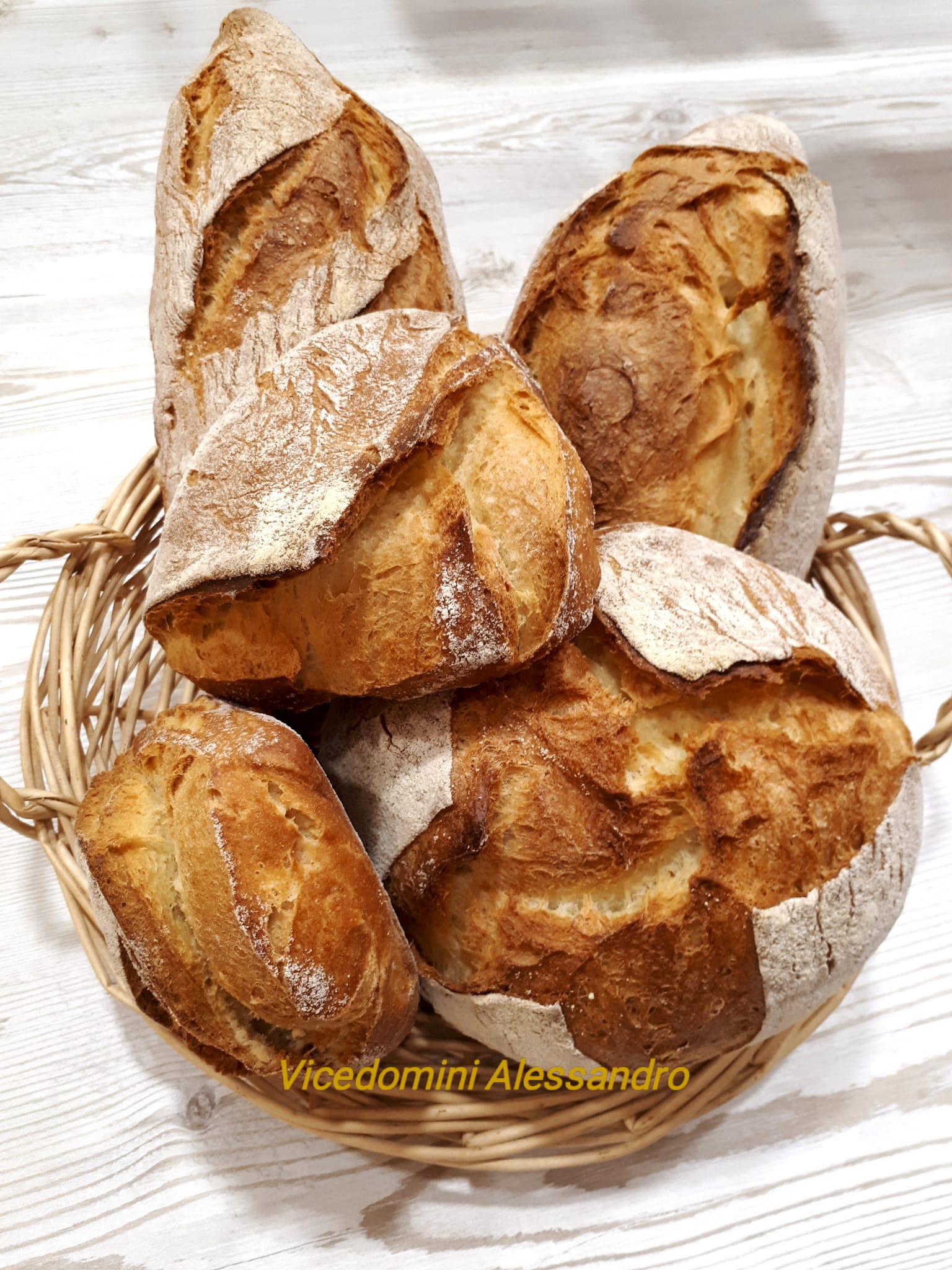 pane a lievitazione naturale appena sfornato