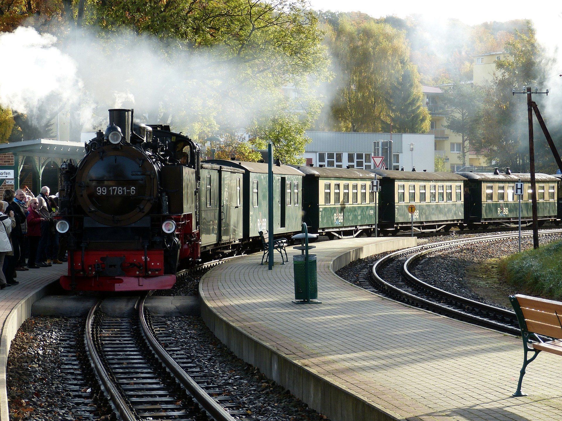 Ein Zug mit der Nummer 80