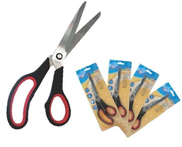 Black-and-red scissors beside several packaged replacement blades on a white background
