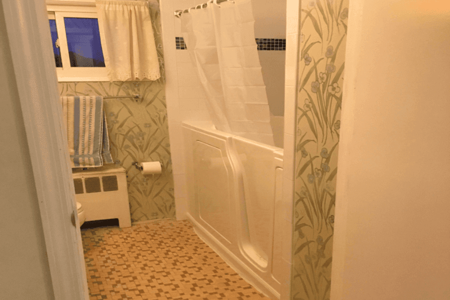 Long Island walk-in bathtub