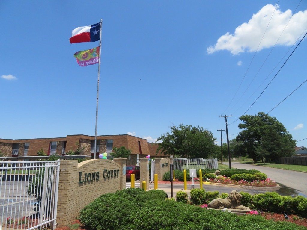 Image of Lions Court Apartments Gated entrance in Wichita Falls, TX