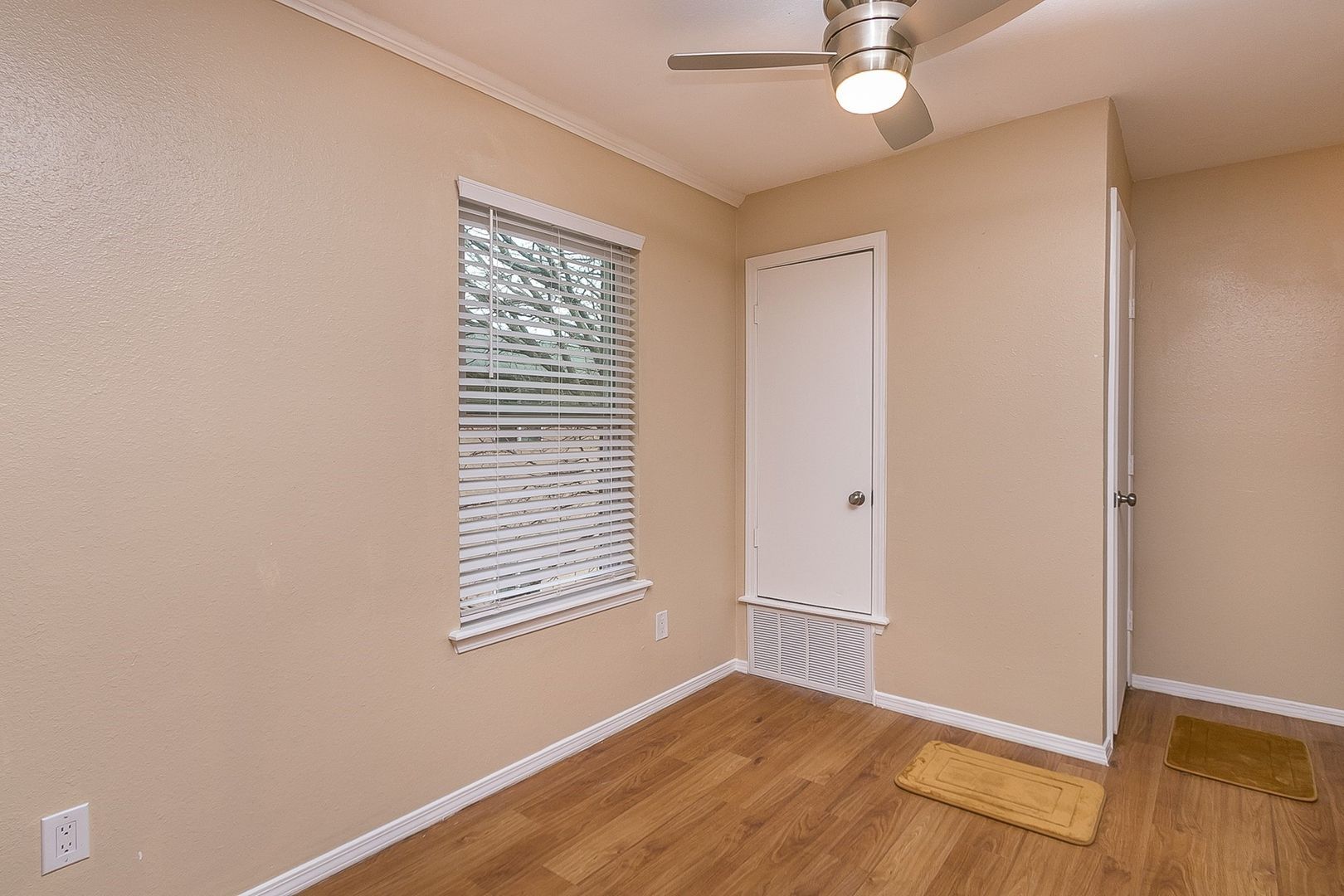 1 Bed living room