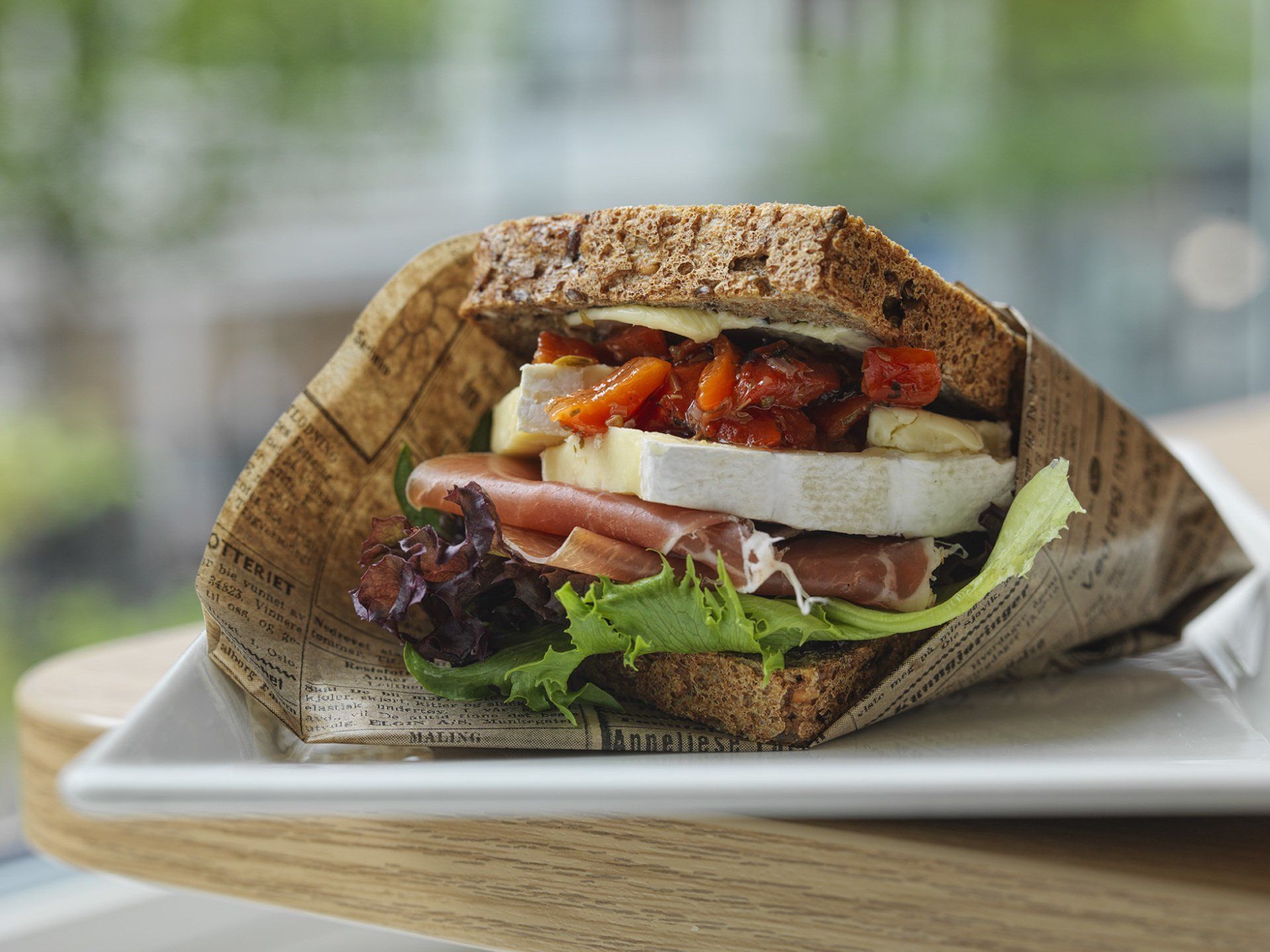 Sandwich med brie og spekeskinke