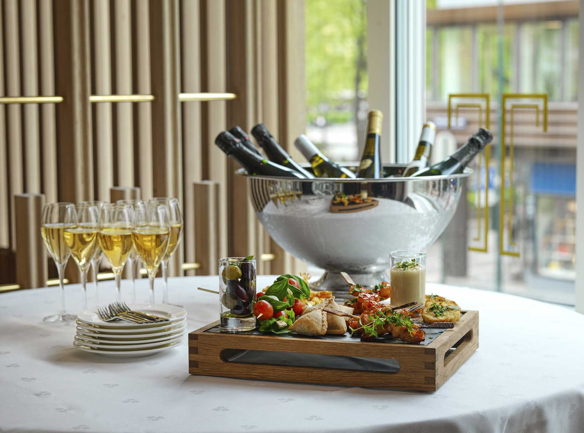 Tapas og champagne til kick-off