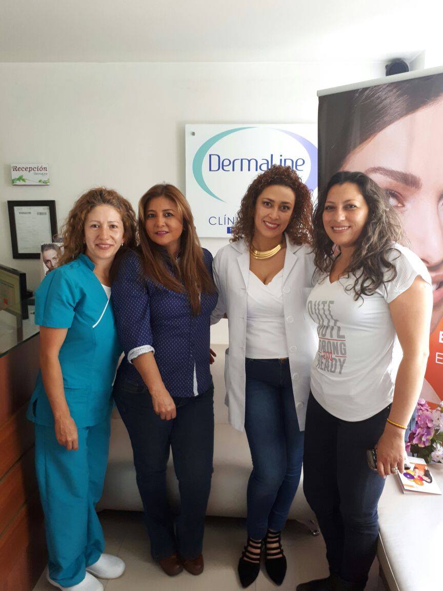 Equipo de Bessoli posando en las instalaciones de la clínica