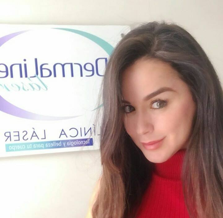 Mujer en imagen de galería de la clínica