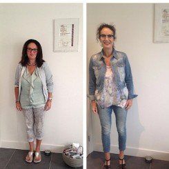 Een vergelijking naast elkaar van een persoon die binnen staat, afgebeeld in twee verschillende casual outfits tegen een witte muur.