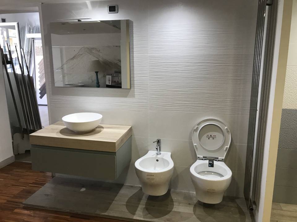 mobili per il bagno e sanitari