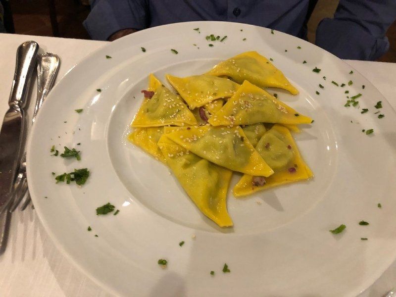 frische Ravioli mit Sauce
