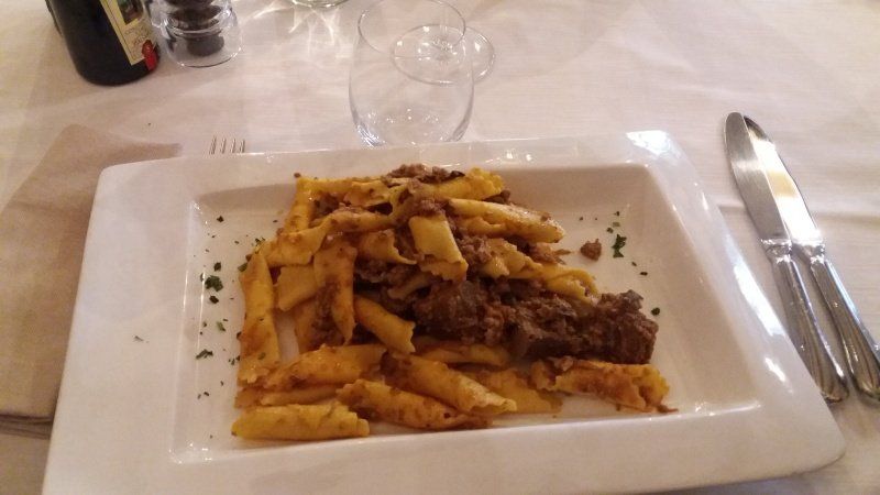 Gericht mit frischer Pasta
