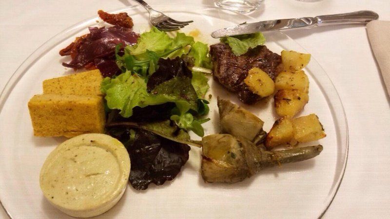 Zweiter Gang mit gemischtem Gemüse
