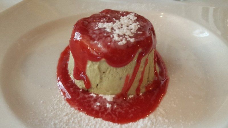 Semifreddo mit Topping