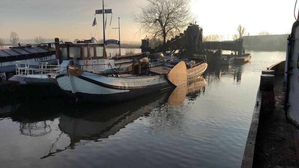 Skûtsje de Friesland van Bootverhuur de Vries in Sneek