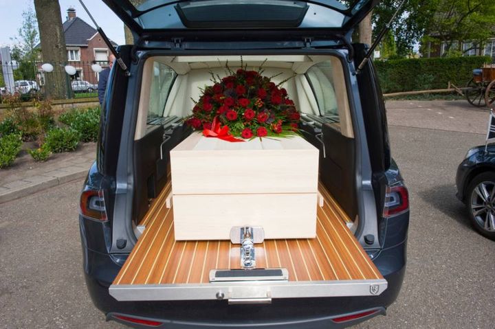 Auto funebri