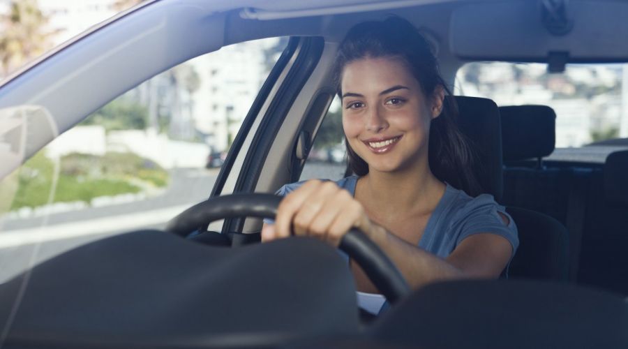 Satisfied woman with windscreen repair in Takanini