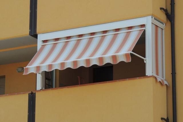 tenda da sole con braccetti scorrevoli , tenda laterale a molla