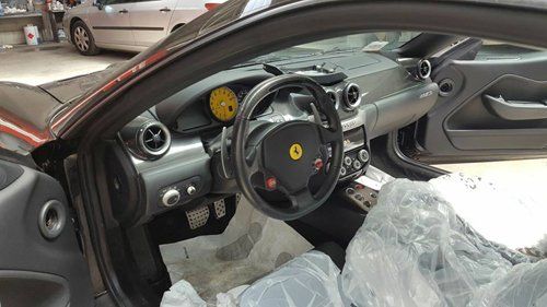 vista interna di una ferrari