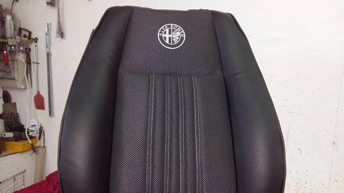 sedile nero di un auto alfa romeo