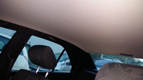 vista interna di un`auto parcheggiata