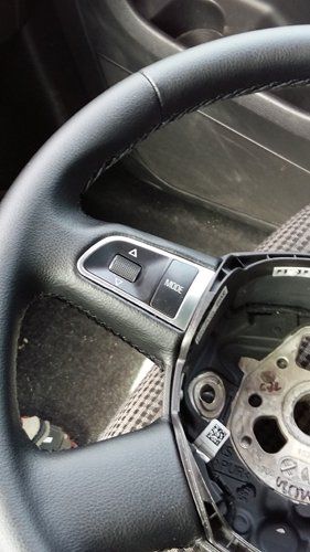 vista parziale di un volante smontato