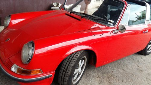 auto d`epoca rossa