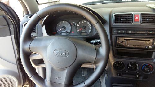 vista interna di una auto marca KIA