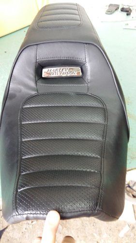 poltrona per auto con rifiniture in pelle