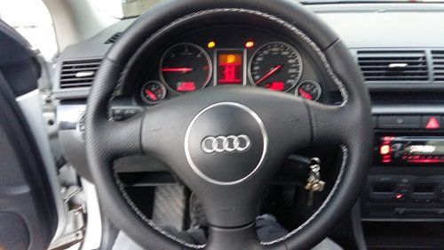 volante di un auto marca AUDI