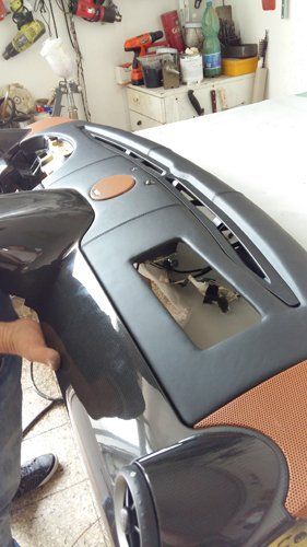pezzo anteriore di un auto