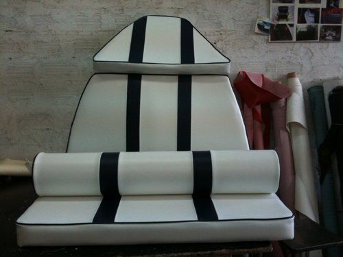 tappezzeria bianca con righe nere