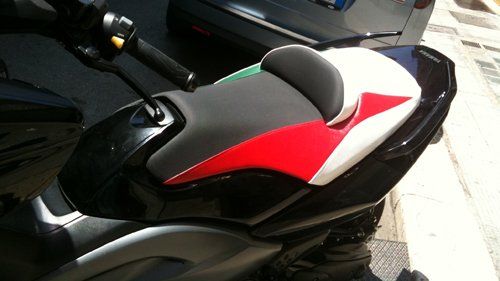 vista dall`alto di un sedile per moto