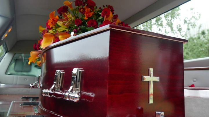 Bara in carro funebre