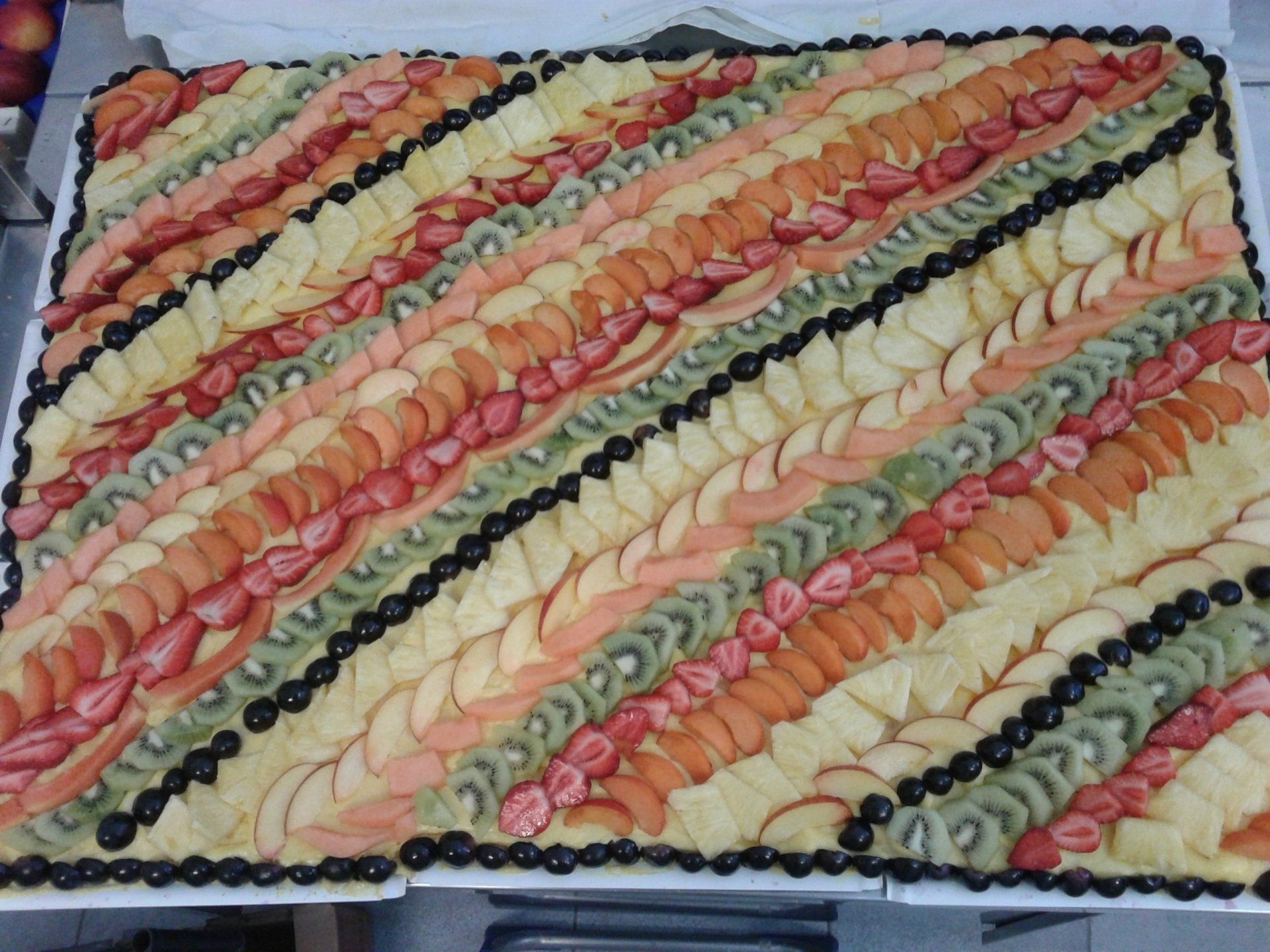 dolce con frutta mista