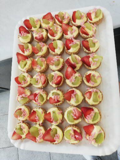 mignon con fragole e kiwi