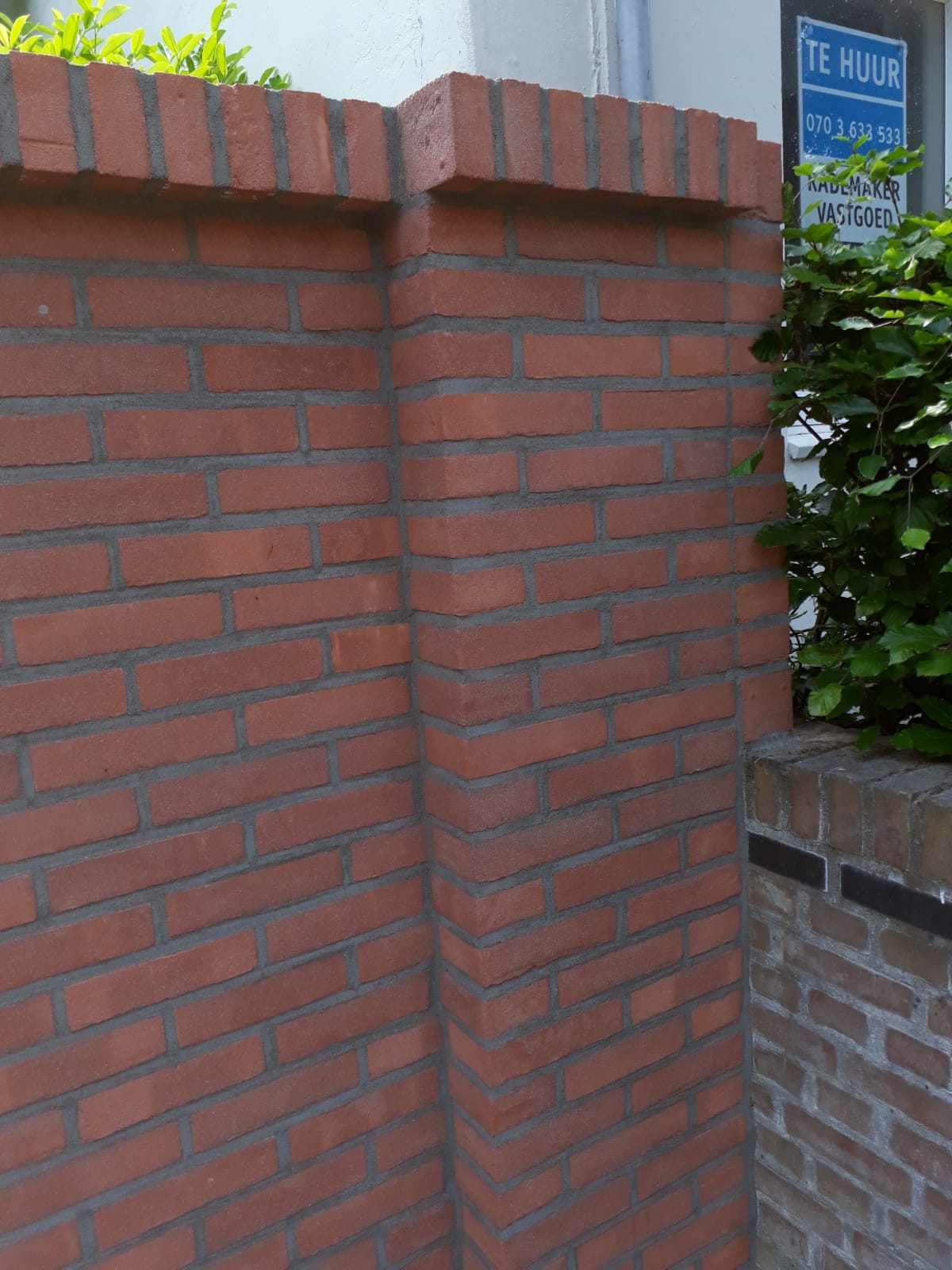 Voorburgs gevelwerk afgerond muur