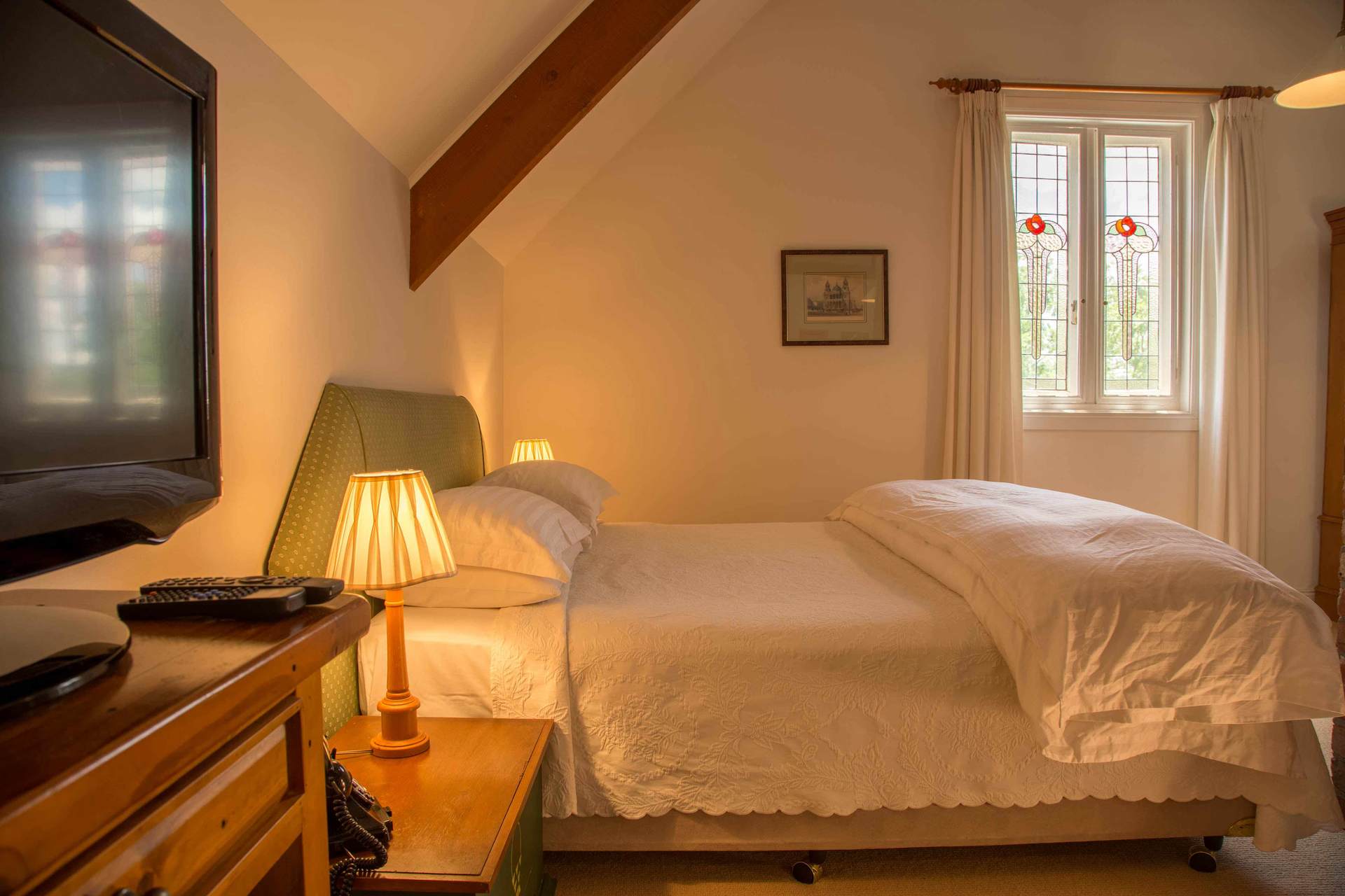 White bed room