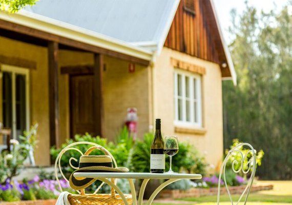 A wine in table with hat in the garden.