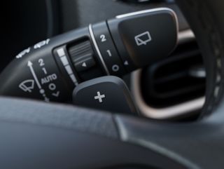 A close up of a car windshield wiper control Kona Hibrid