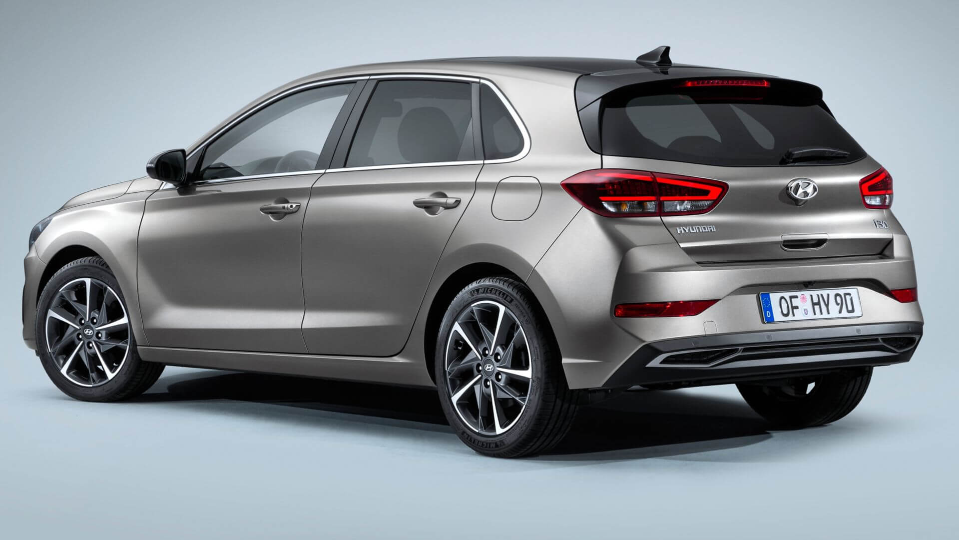 A silver hyundai i30 hatchback is shown on a blue background.