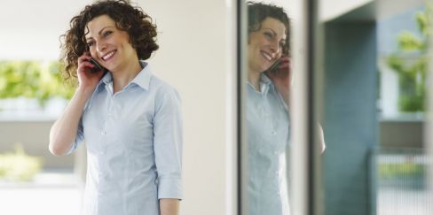 Woman contacts a glazier in Camperdown