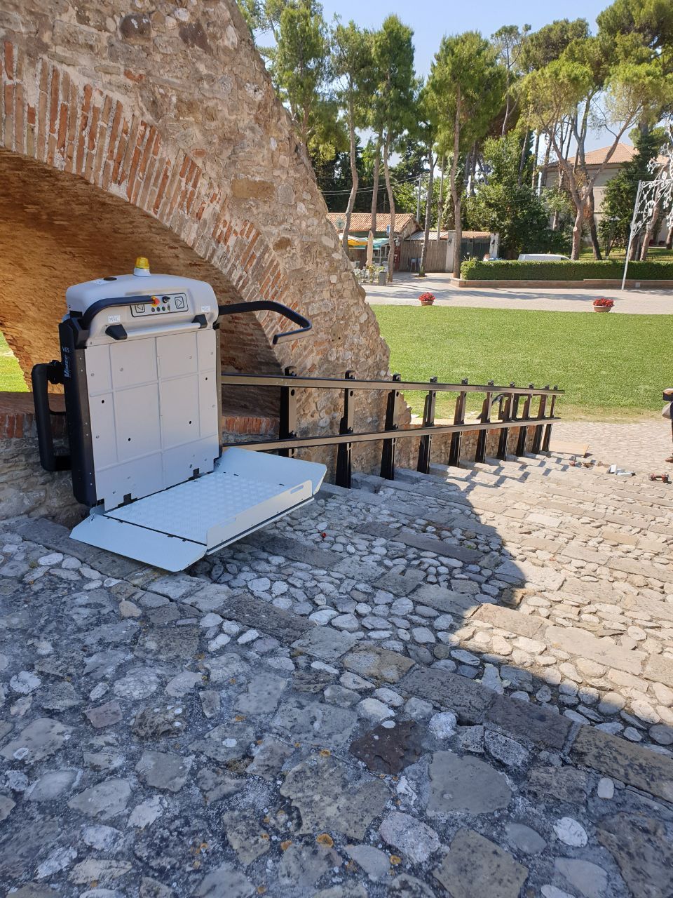 montaggio servoscala da esterni