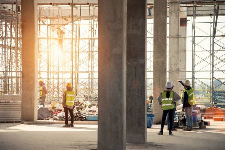 cantiere edile con ponteggi