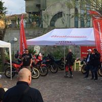 Esposizione esterna moto