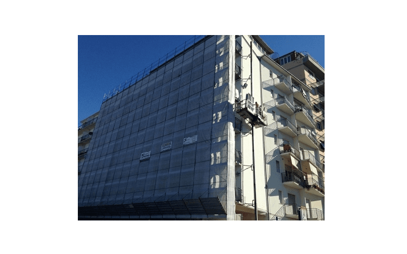 piattaforma aerea con cestello