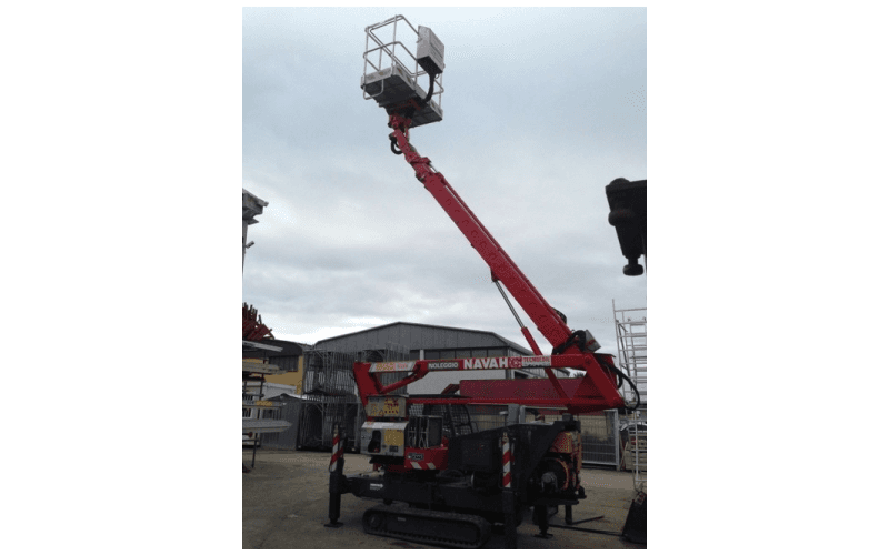 piattaforma montacarichi autosollevante