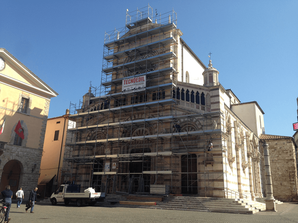 ponteggio facciata chiesa